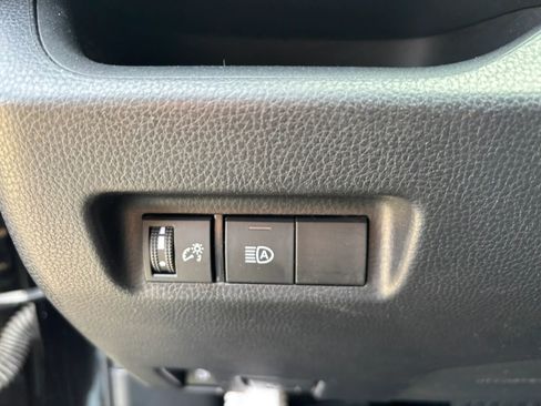 Used 2022 Toyota RAV4 LE AWD/4WD image 19