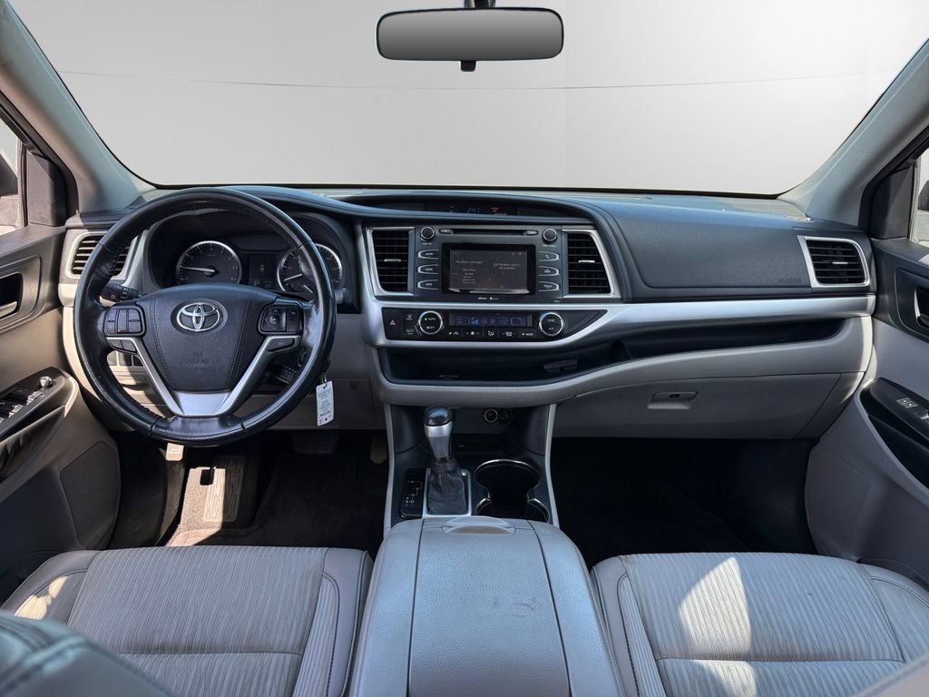 Used 2015 Toyota Highlander Plus FWD image 10