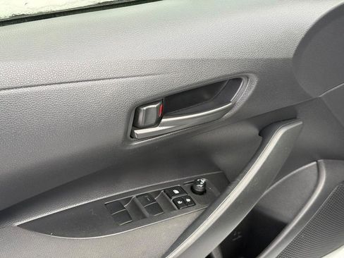 Used 2022 Toyota Corolla LE w/ LE Convenience Package image 18