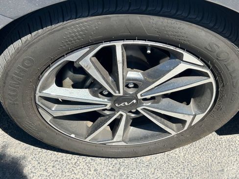 Used 2024 Kia Forte LXS FWD image 7