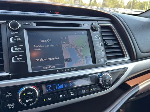 Used 2018 Toyota Highlander XLE AWD/4WD image 37