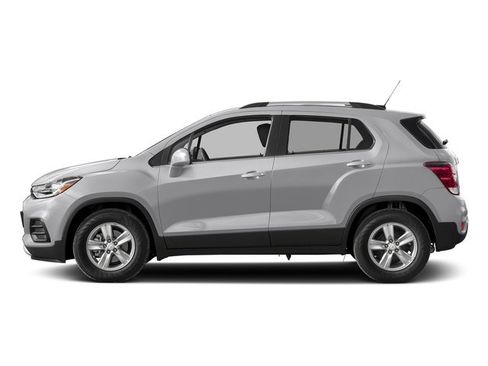 Used 2017 Chevrolet Trax LT w/ LT Convenience Package AWD/4WD image 3