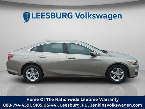 Used 2024 Chevrolet Malibu LT image 3