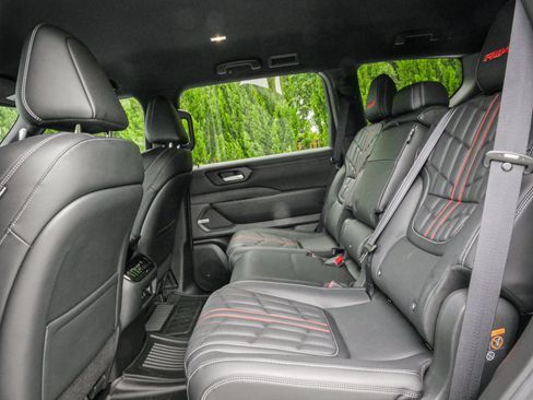 Used 2025 Nissan Armada PRO-4X AWD/4WD image 31