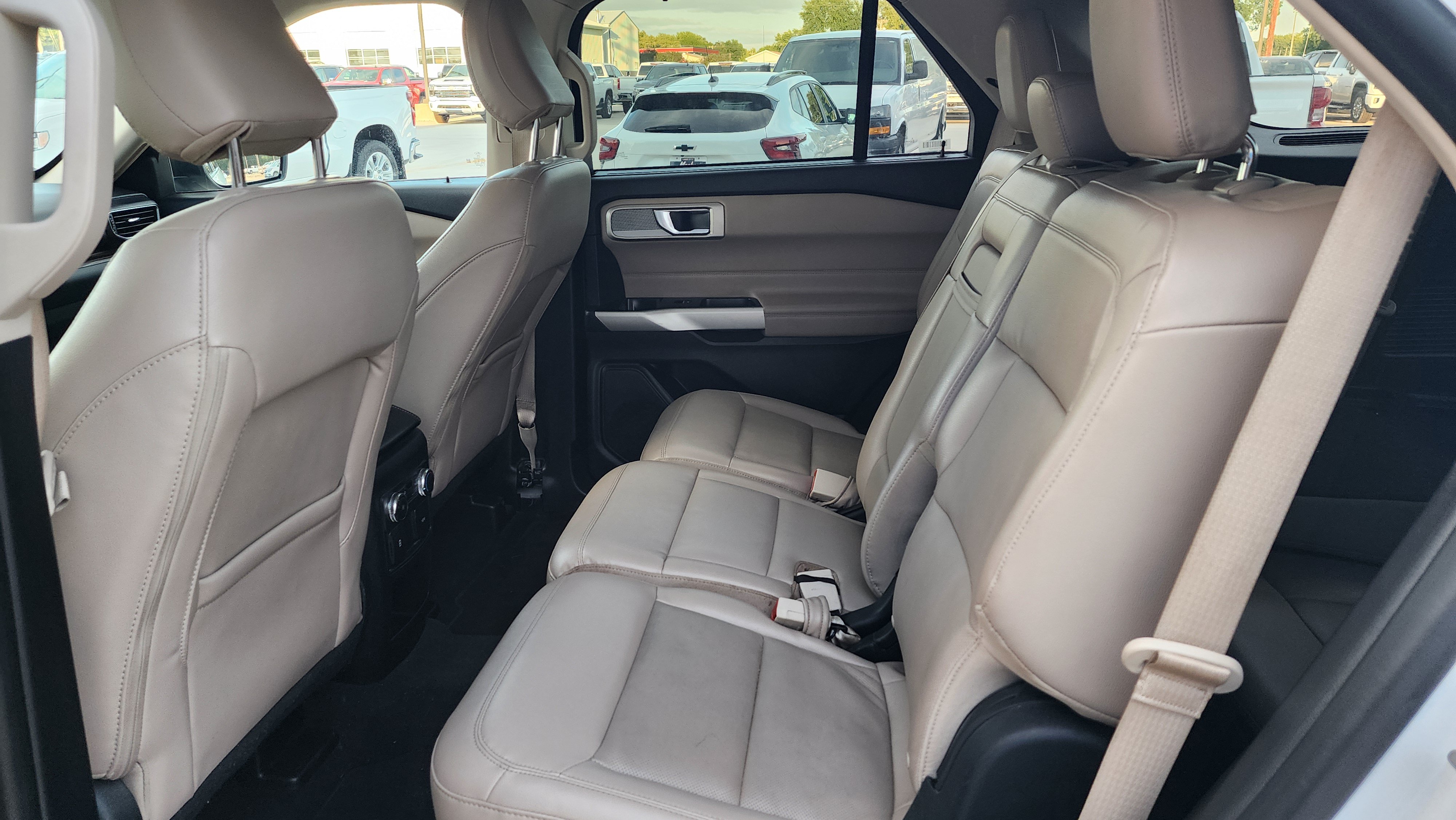 Used 2021 Ford Explorer Limited AWD/4WD image 8