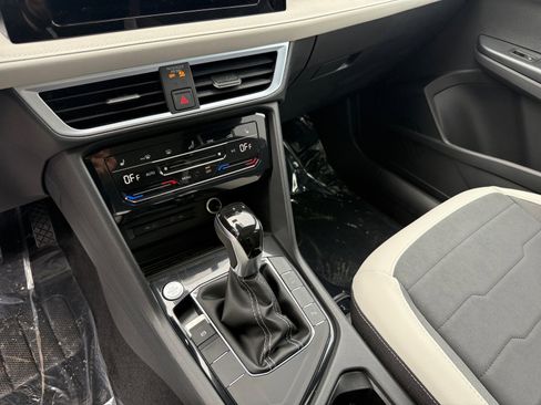 New 2026 Volkswagen Taos SE image 13