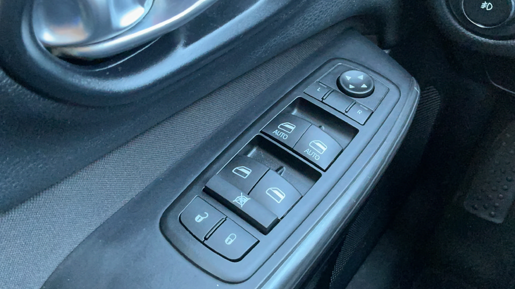 Used 2014 Jeep Cherokee Latitude AWD/4WD image 14