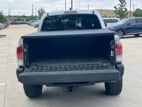 Used 2022 Toyota Tacoma TRD Off-Road image 16