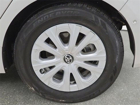 Used 2020 Toyota Prius LE image 30