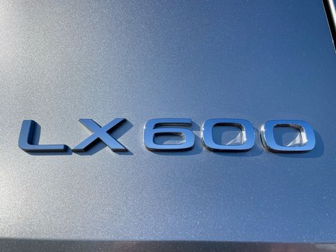 Used 2025 Lexus LX 600 4WD w/ Luxury Package image 35