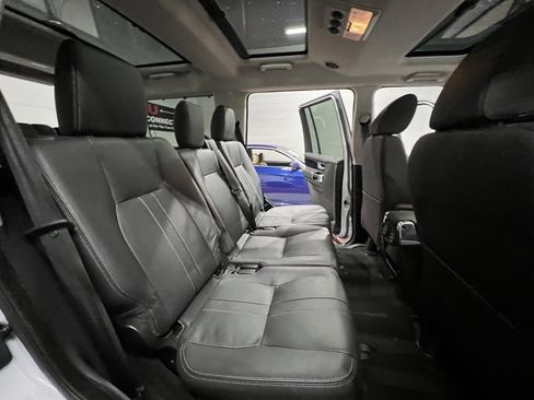 Used 2016 Land Rover LR4 HSE image 30