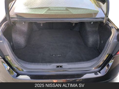 Used 2025 Nissan Altima 2.5 SV FWD image 24