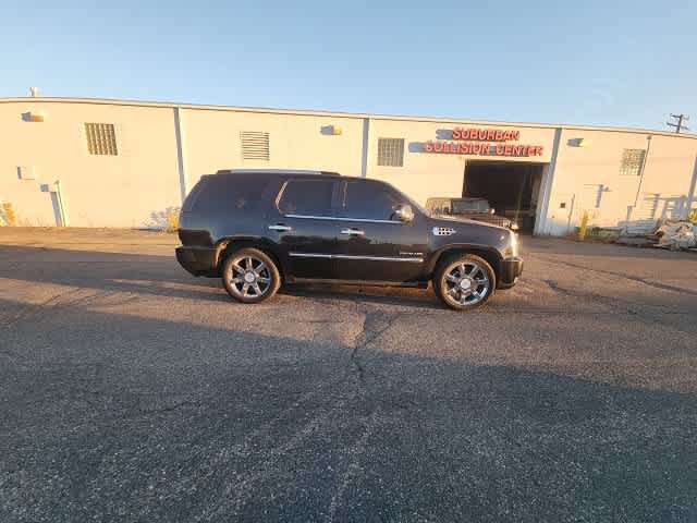 Used 2011 Cadillac Escalade Premium AWD/4WD image 19