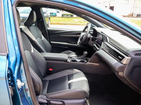 Used 2025 Toyota Camry SE FWD image 9