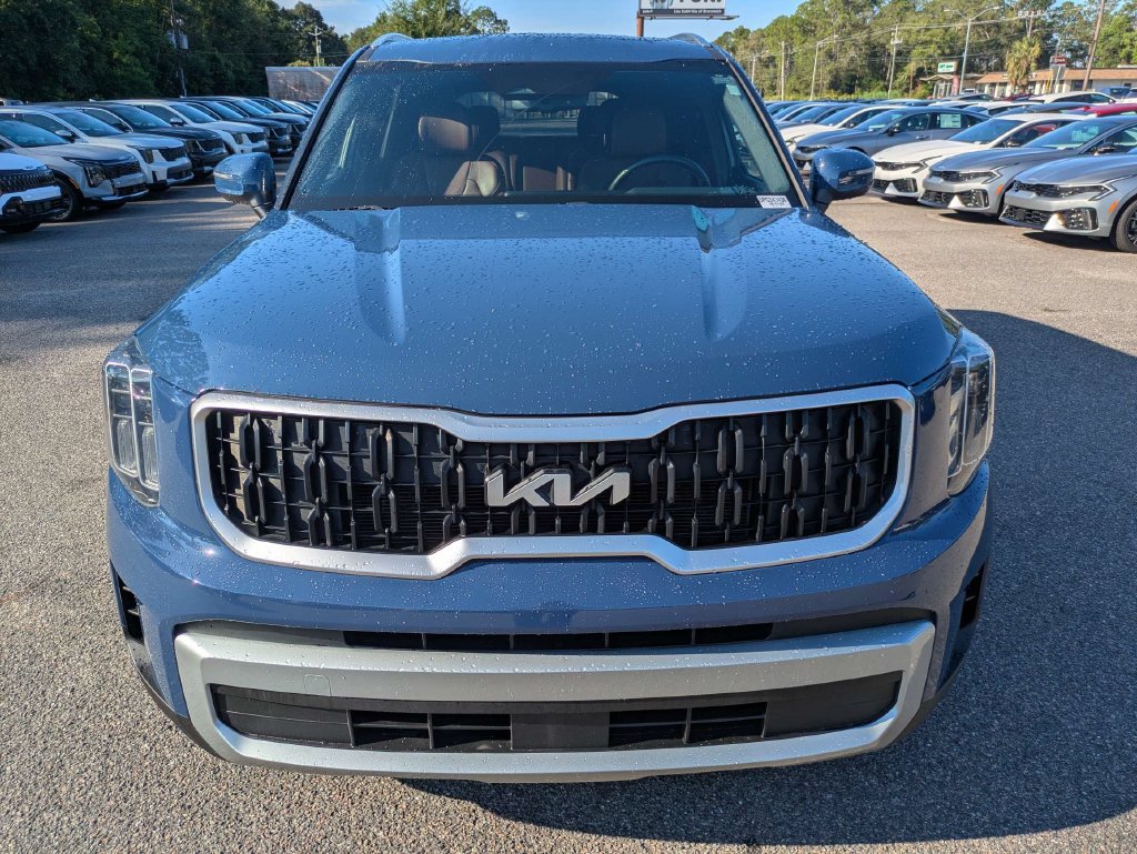 Used 2023 Kia Telluride EX w/ EX Captain's Chair Package AWD/4WD image 8