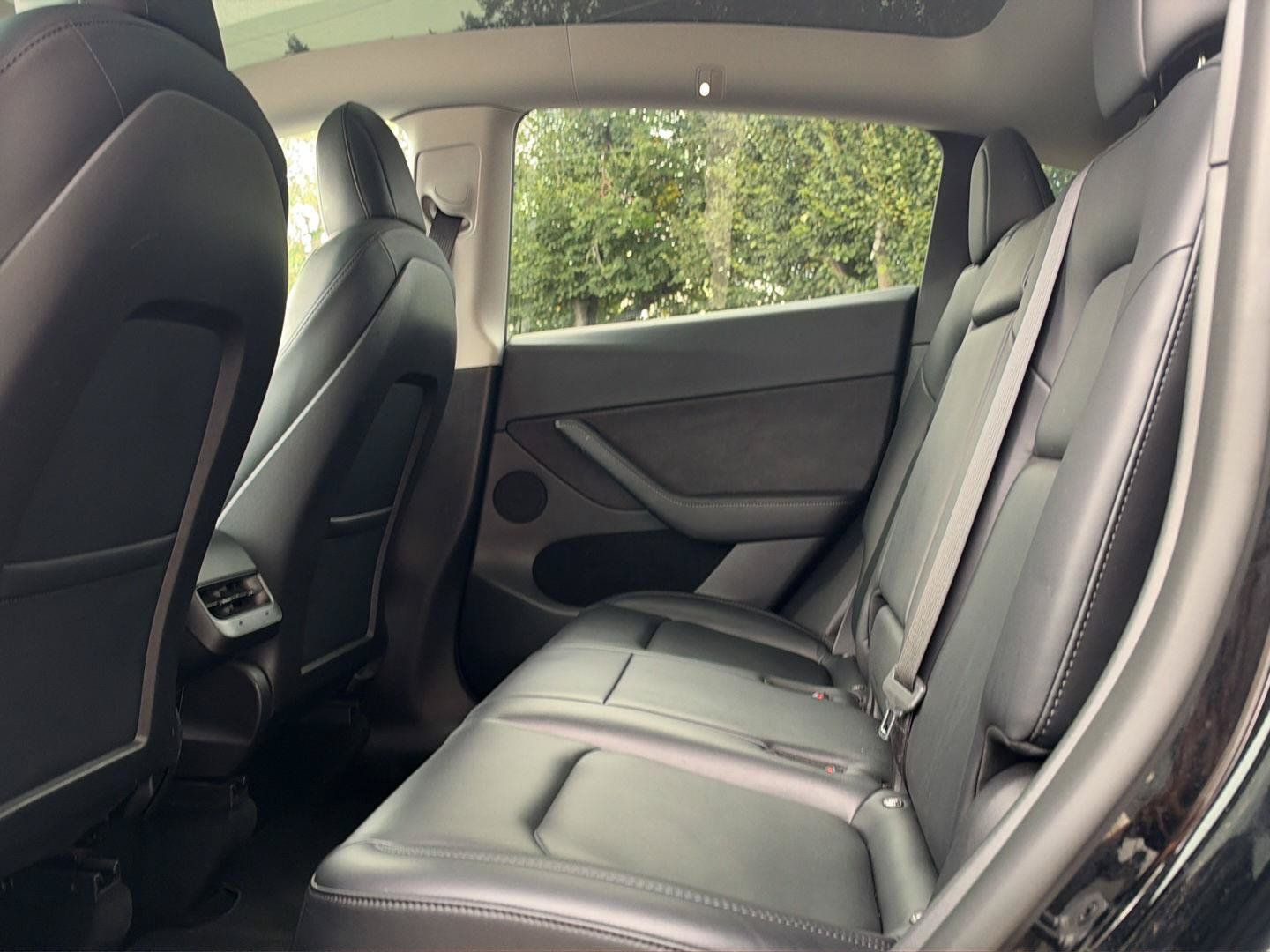 Used 2022 Tesla Model Y Performance AWD/4WD image 16