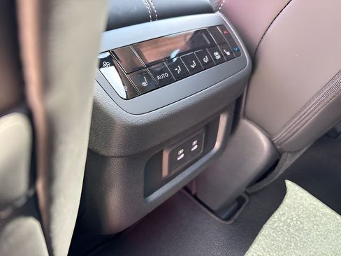 New 2026 Nissan Pathfinder SL w/ SL Premium Package AWD/4WD image 36