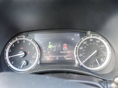 Used 2022 Toyota Highlander XLE FWD image 28