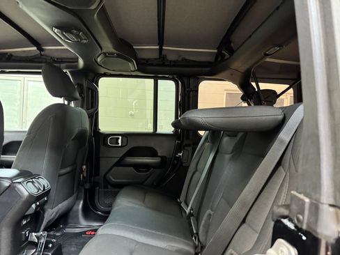 Used 2021 Jeep Wrangler Unlimited Sahara AWD/4WD image 16