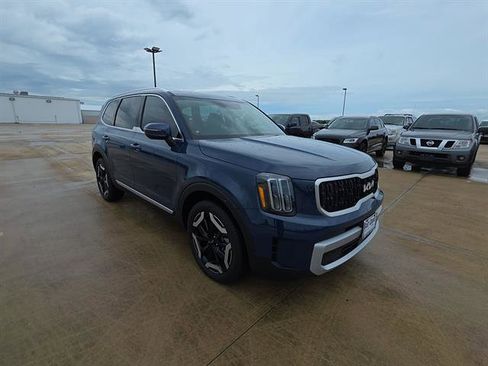 Used 2025 Kia Telluride EX w/ EX Captain's Chair Package AWD/4WD image 5