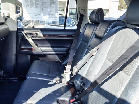 Used 2014 Lexus GX 460 image 17