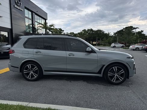 Used 2023 BMW X7 xDrive40i w/ M Sport Package AWD/4WD image 5