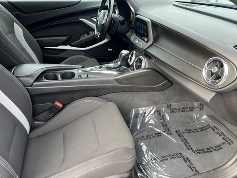 Used 2022 Chevrolet Camaro LT image 21
