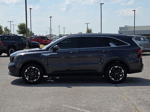 Used 2025 Kia Sorento S w/ Panoramic Sunroof Package AWD/4WD image 3