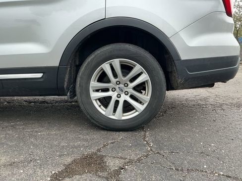 Used 2018 Ford Explorer XLT w/ Equipment Group 201A AWD/4WD image 24