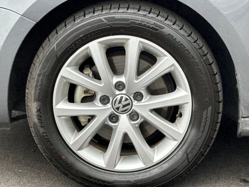 Used 2011 Volkswagen Jetta SE FWD image 29