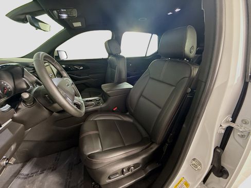 Used 2024 Chevrolet Traverse RS image 22