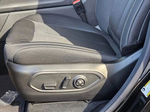 New 2025 Jeep Grand Cherokee L Laredo w/ Luxury Tech Group I RWD image 4
