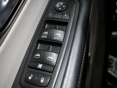 Used 2017 Chrysler Pacifica LX image 12