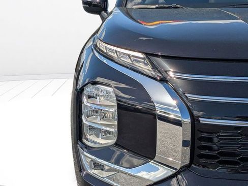 New 2026 Mitsubishi Outlander ES image 9
