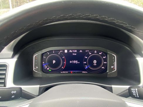 Certified 2022 Volkswagen Atlas SEL R-Line AWD/4WD image 16