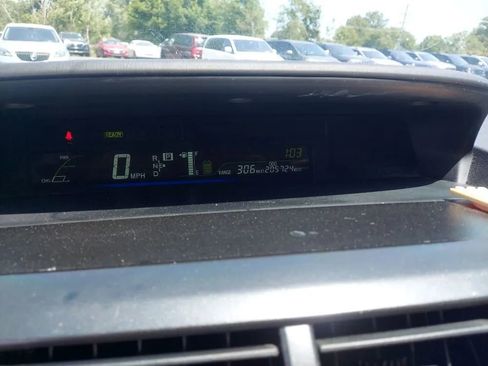 Used 2014 Toyota Prius V Five FWD image 14