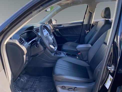 Used 2024 Volkswagen Tiguan SE FWD image 9