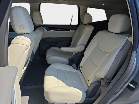 Used 2020 Cadillac XT6 Premium Luxury FWD image 12