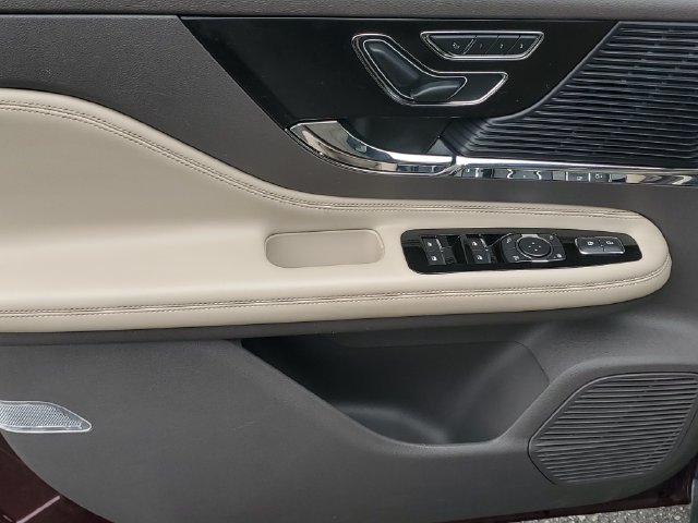 Used 2021 Lincoln Corsair FWD image 15