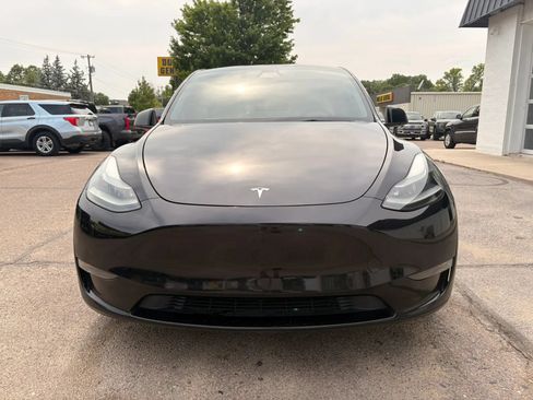 Used 2023 Tesla Model Y Performance AWD/4WD image 3