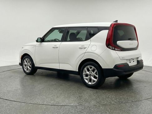 Used 2025 Kia Soul LX w/ LX Technology Package FWD image 6
