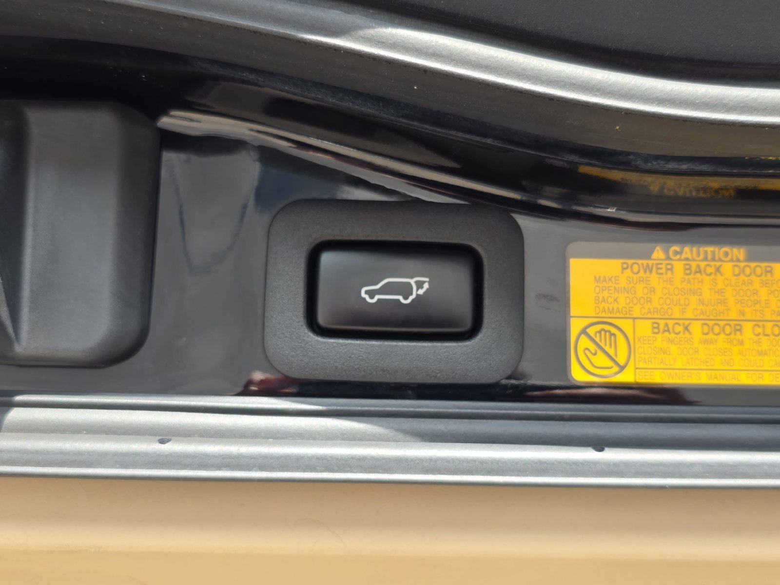 Used 2015 Lexus LX 570 4WD w/ Luxury Package image 32