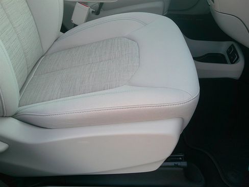 Used 2017 Chrysler Pacifica Touring Plus image 21