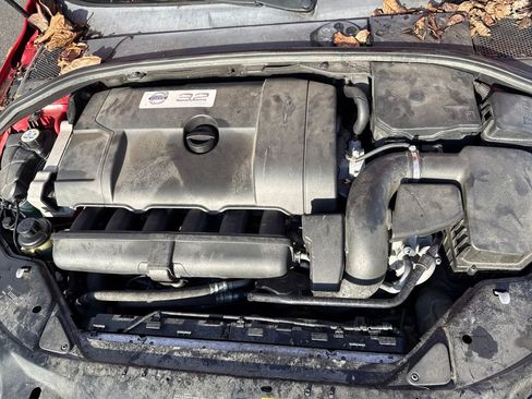 Used 2010 Volvo V70 R-Design image 30