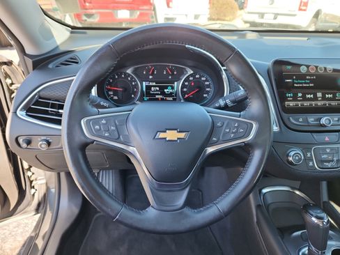 Used 2017 Chevrolet Malibu LT image 9