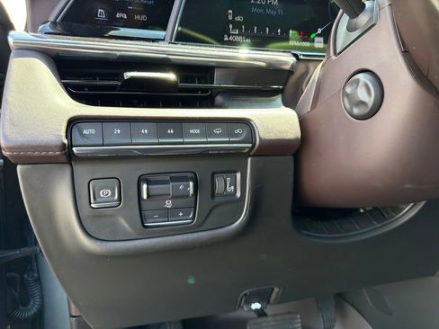 Used 2021 Cadillac Escalade ESV Premium Luxury Platinum w/ Heavy-Duty Trailer Package AWD/4WD image 31