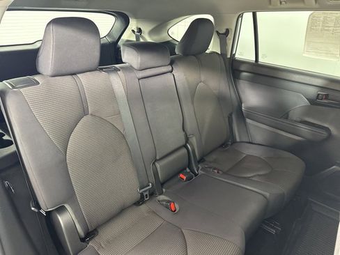 Certified 2023 Toyota Highlander LE image 28