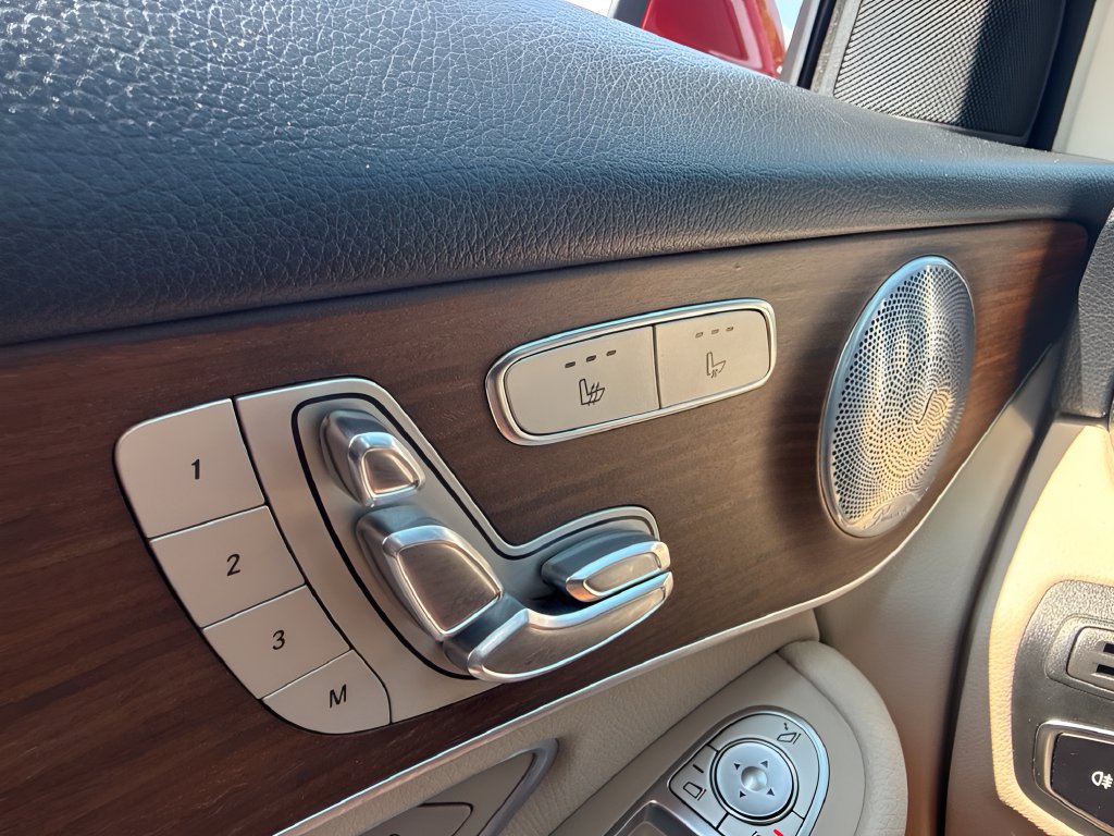 Used 2020 Mercedes-Benz GLC 300 4MATIC image 19