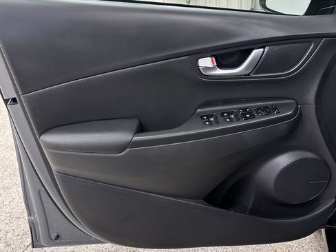 Used 2023 Hyundai Kona Limited image 3