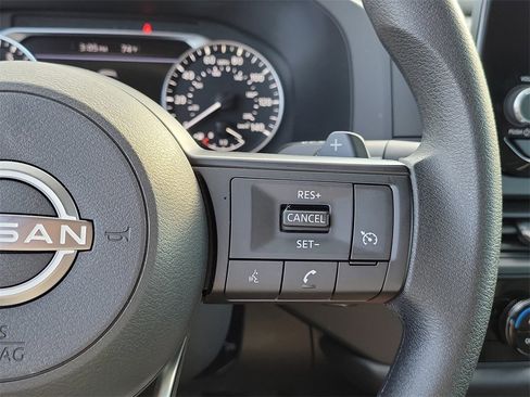 Used 2025 Nissan Pathfinder S image 6